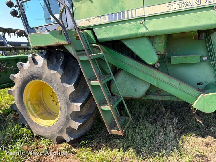 image for item FK3162 1988 John Deere 7720 combine