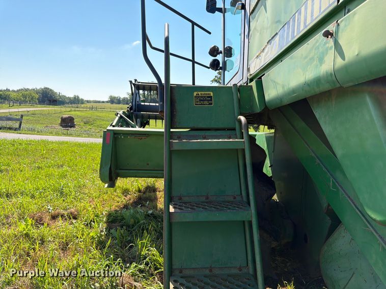 image for item FK3162 1988 John Deere 7720 combine