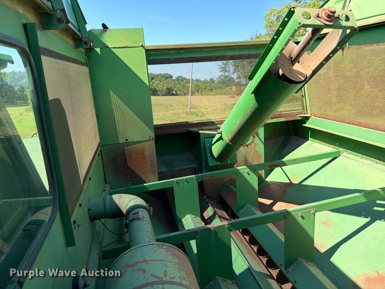 image for item FK3162 1988 John Deere 7720 combine