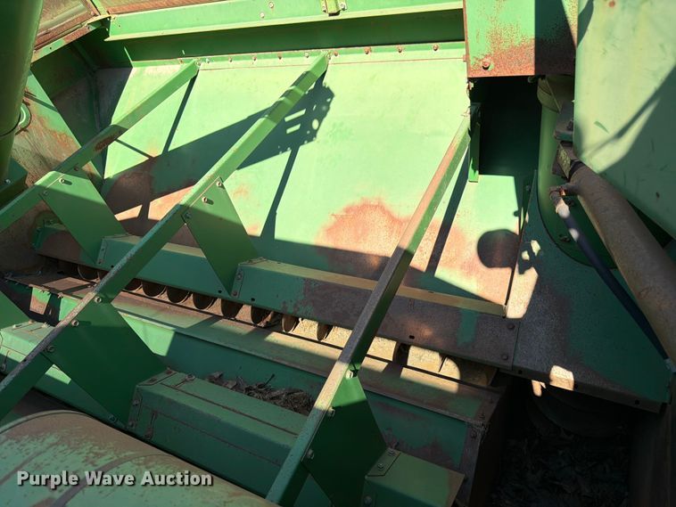 image for item FK3162 1988 John Deere 7720 combine