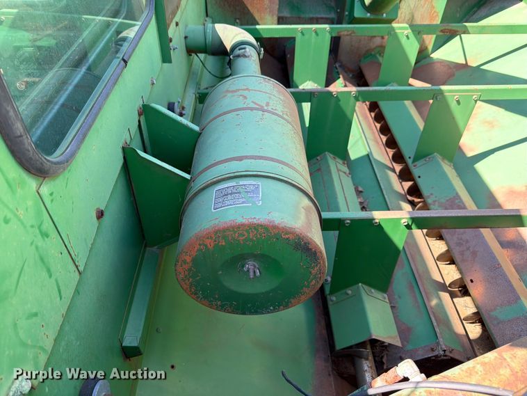 image for item FK3162 1988 John Deere 7720 combine