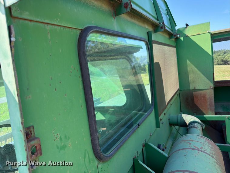image for item FK3162 1988 John Deere 7720 combine