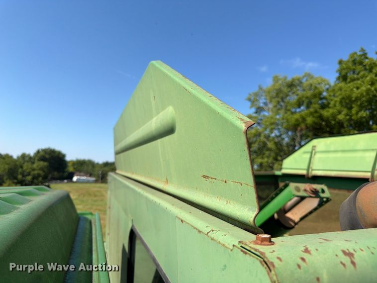 image for item FK3162 1988 John Deere 7720 combine