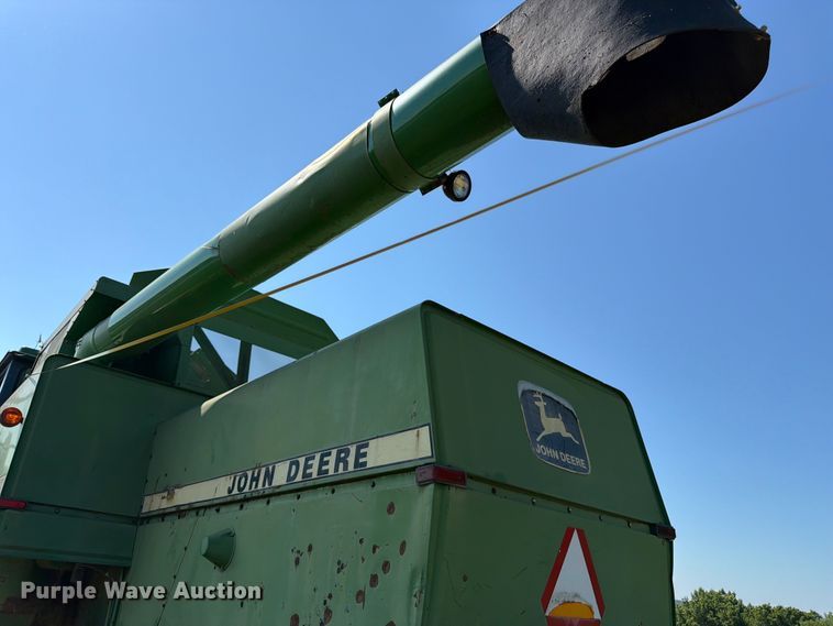 image for item FK3162 1988 John Deere 7720 combine