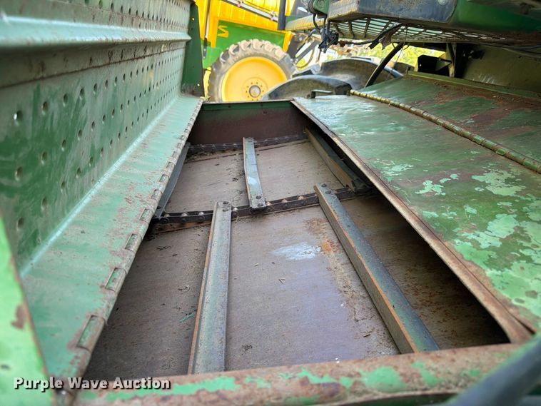 image for item FK3162 1988 John Deere 7720 combine