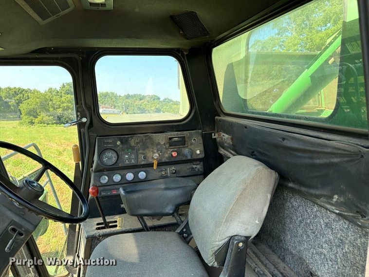 image for item FK3162 1988 John Deere 7720 combine