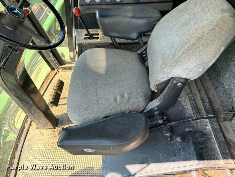 image for item FK3162 1988 John Deere 7720 combine