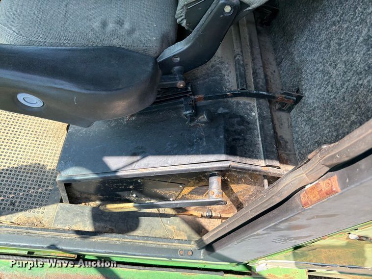image for item FK3162 1988 John Deere 7720 combine