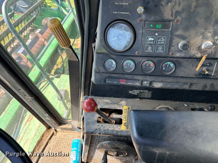 image for item FK3162 1988 John Deere 7720 combine
