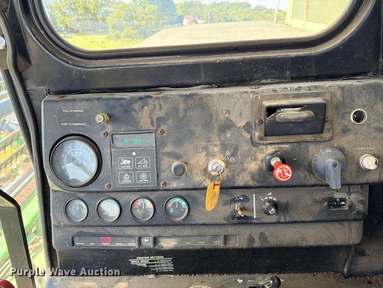 image for item FK3162 1988 John Deere 7720 combine