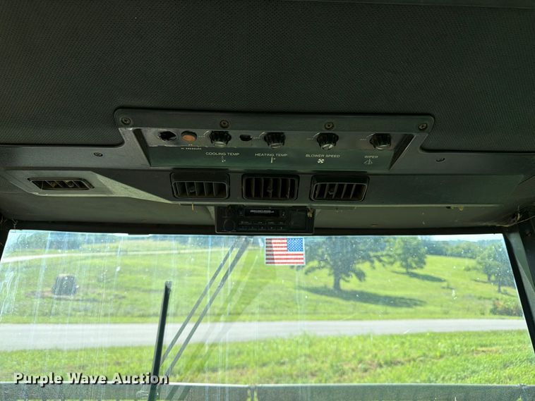 image for item FK3162 1988 John Deere 7720 combine