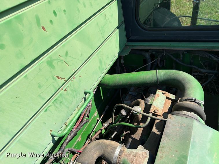 image for item FK3162 1988 John Deere 7720 combine