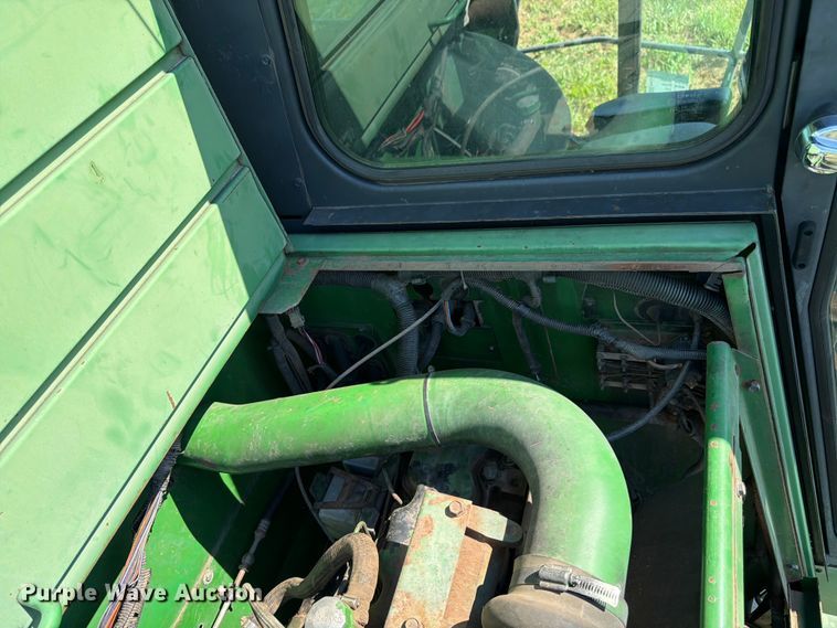 image for item FK3162 1988 John Deere 7720 combine