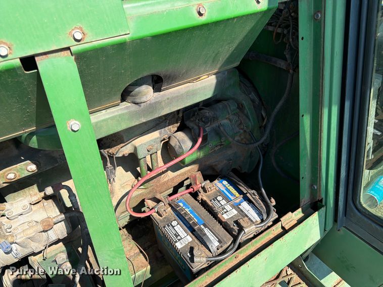image for item FK3162 1988 John Deere 7720 combine