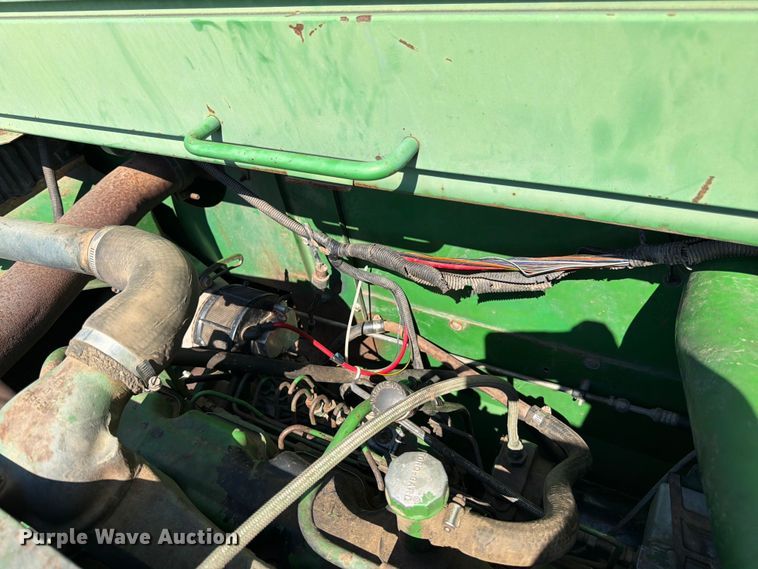 image for item FK3162 1988 John Deere 7720 combine