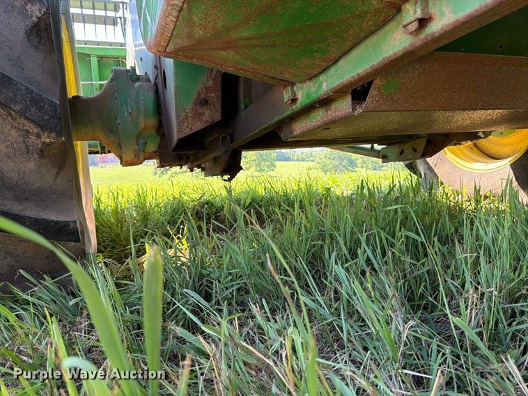 image for item FK3162 1988 John Deere 7720 combine