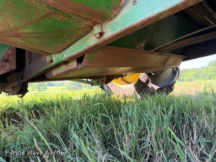 image for item FK3162 1988 John Deere 7720 combine