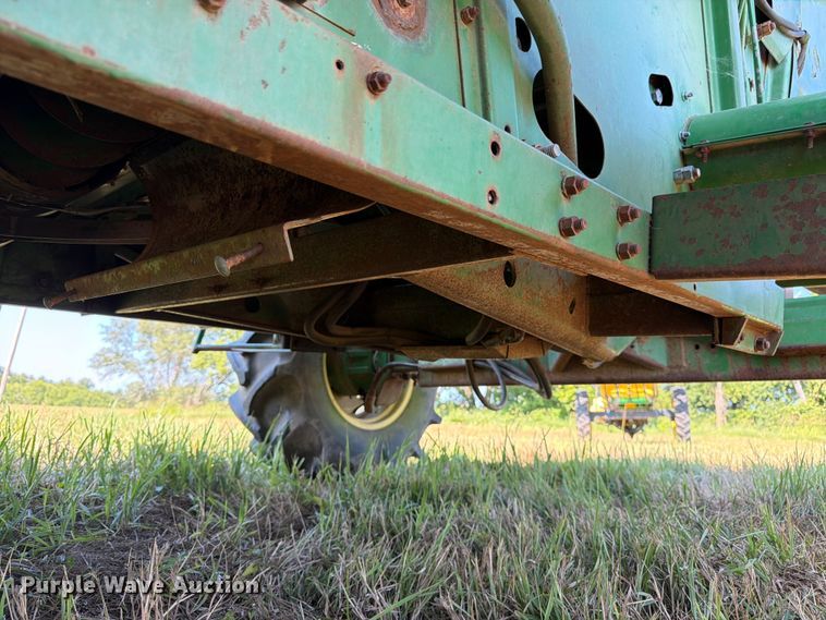 image for item FK3162 1988 John Deere 7720 combine