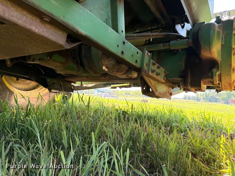 image for item FK3162 1988 John Deere 7720 combine