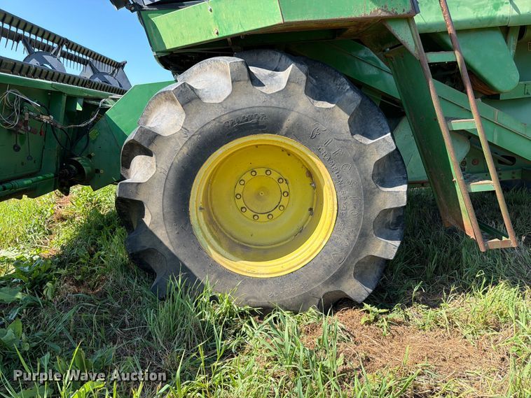 image for item FK3162 1988 John Deere 7720 combine