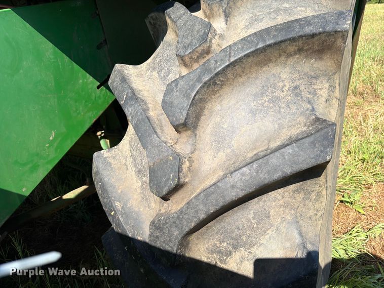 image for item FK3162 1988 John Deere 7720 combine