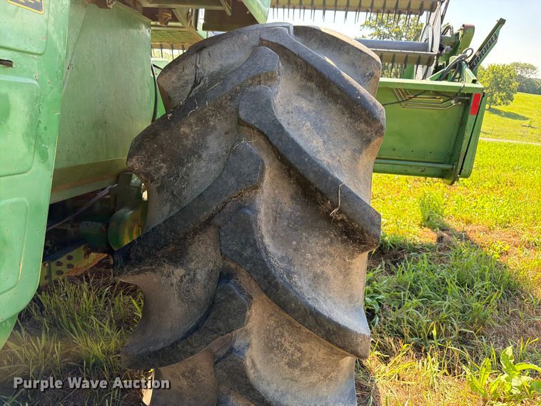 image for item FK3162 1988 John Deere 7720 combine