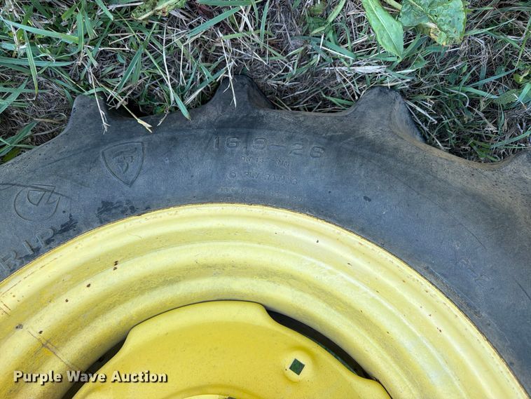 image for item FK3162 1988 John Deere 7720 combine
