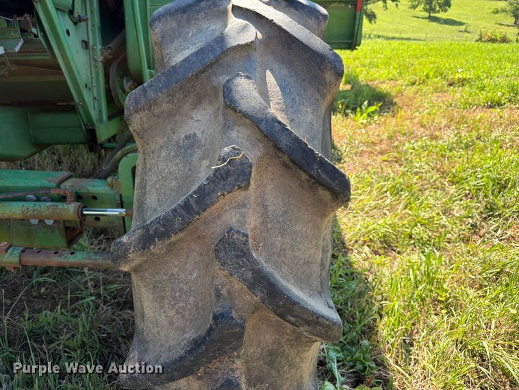 image for item FK3162 1988 John Deere 7720 combine