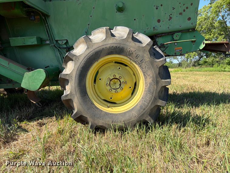 image for item FK3162 1988 John Deere 7720 combine