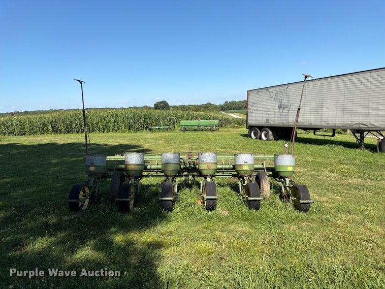 image for item FK3171 John Deere P1250 planter