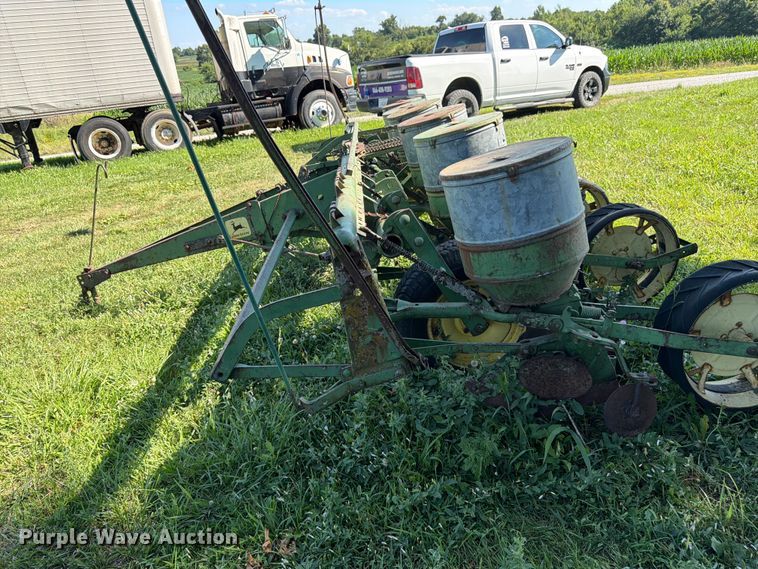 image for item FK3171 John Deere P1250 planter