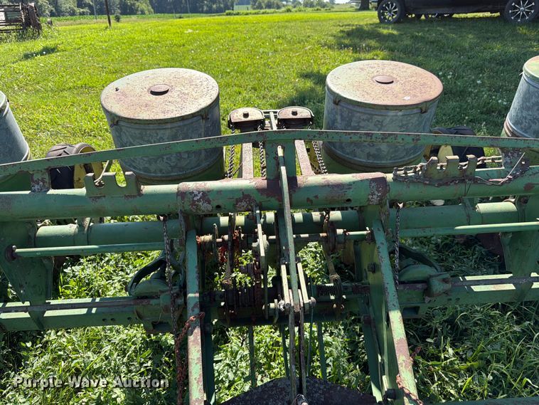 image for item FK3171 John Deere P1250 planter