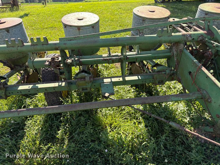 image for item FK3171 John Deere P1250 planter