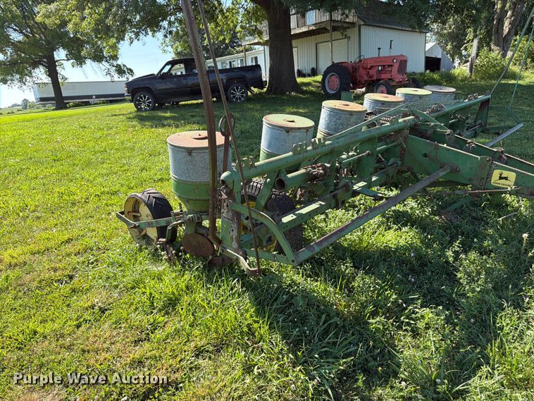 image for item FK3171 John Deere P1250 planter