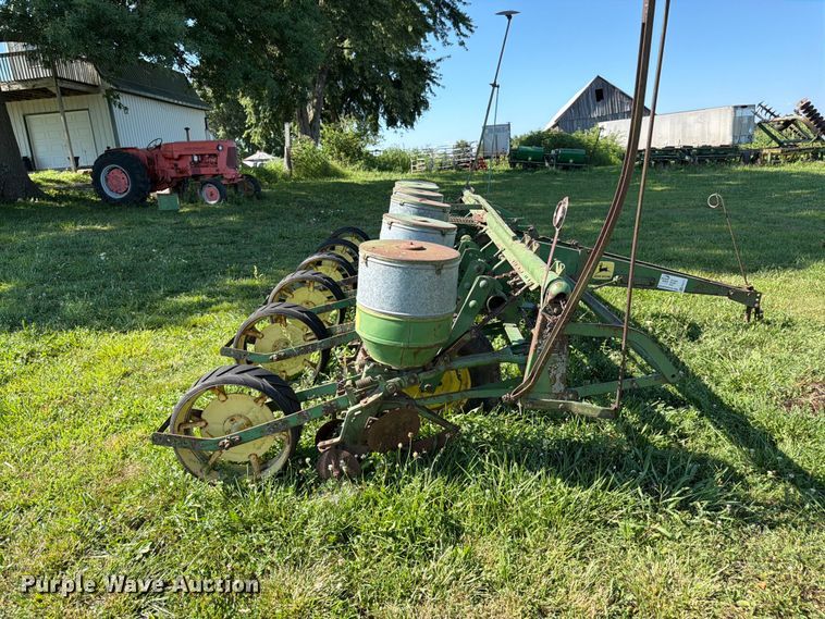 image for item FK3171 John Deere P1250 planter