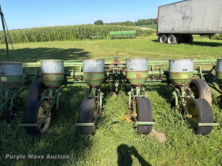image for item FK3171 John Deere P1250 planter