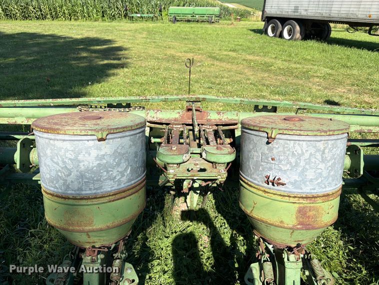 image for item FK3171 John Deere P1250 planter