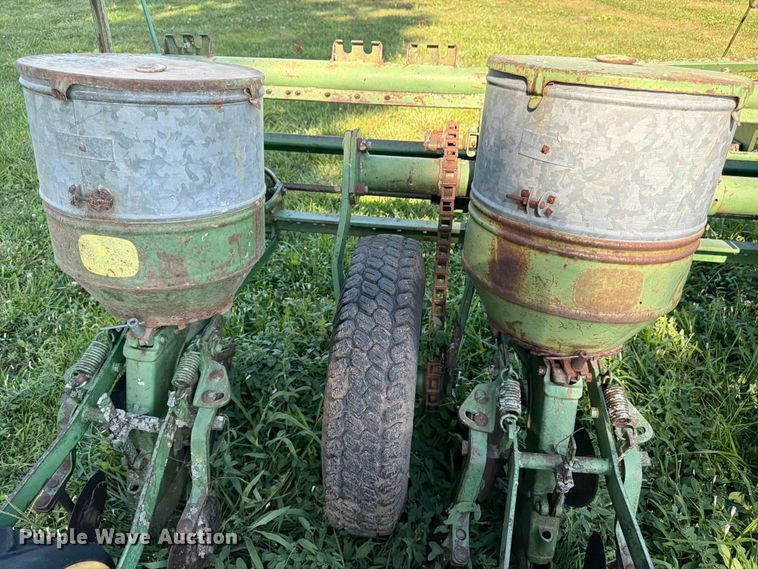 image for item FK3171 John Deere P1250 planter