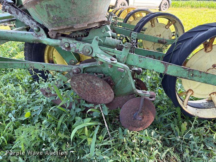 image for item FK3171 John Deere P1250 planter