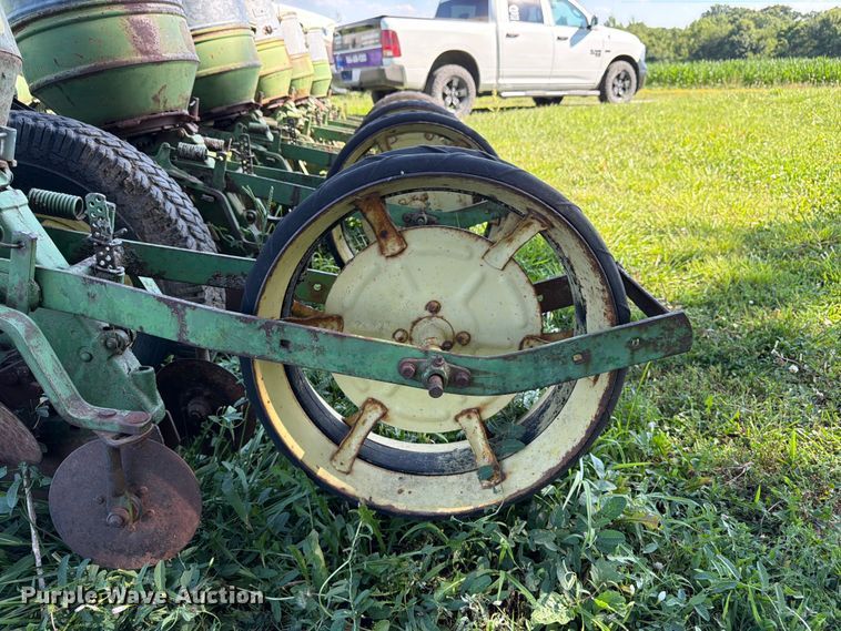 image for item FK3171 John Deere P1250 planter