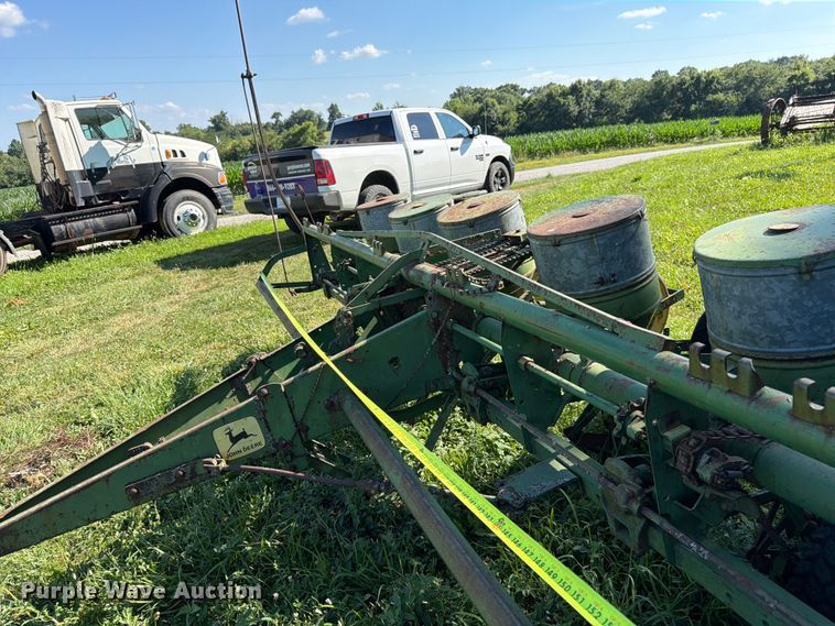 image for item FK3171 John Deere P1250 planter