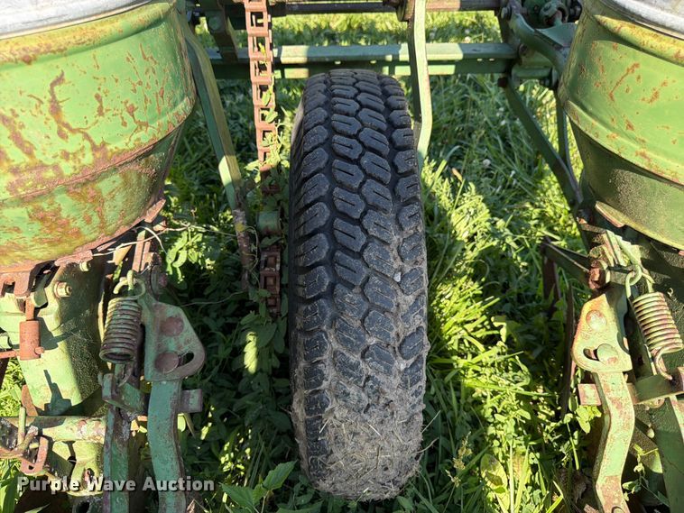 image for item FK3171 John Deere P1250 planter