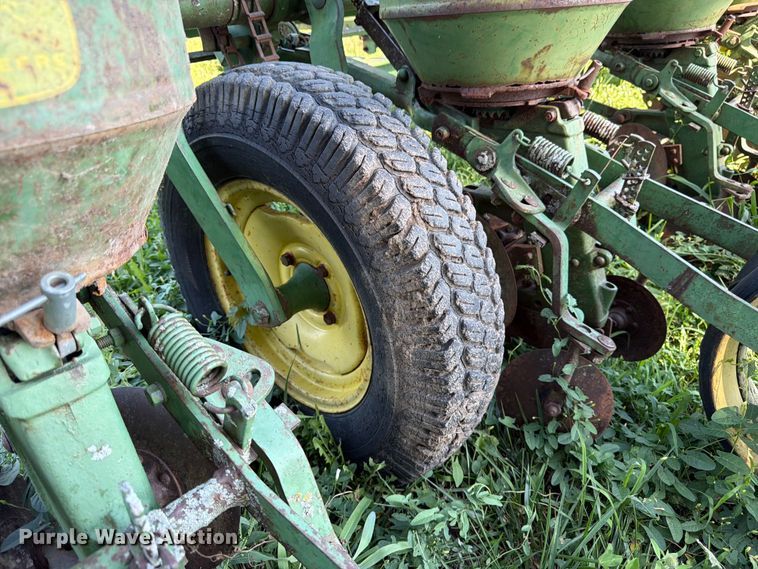 image for item FK3171 John Deere P1250 planter