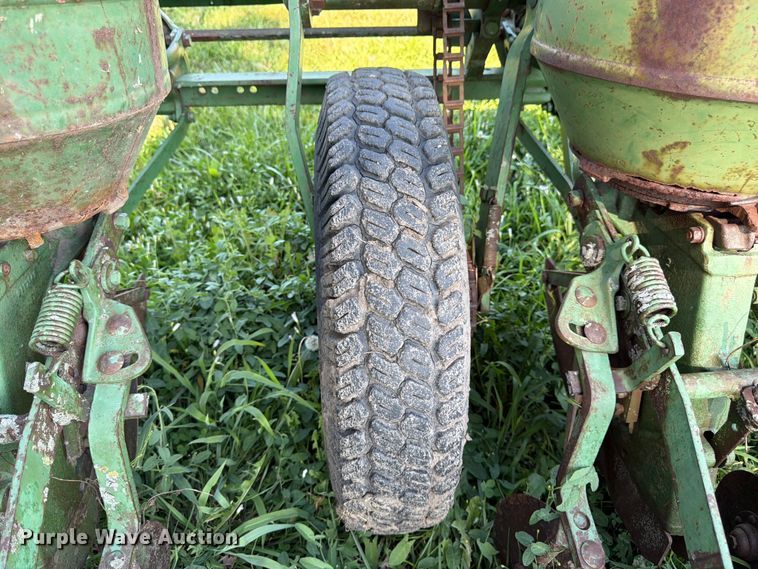image for item FK3171 John Deere P1250 planter