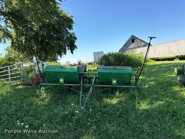 image for item FK3172 John Deere 1240 planter