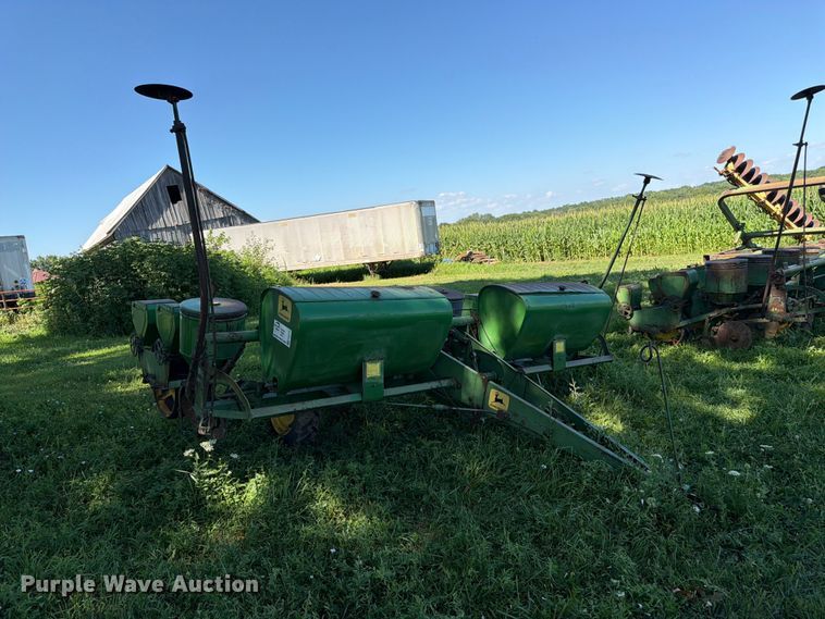 image for item FK3172 John Deere 1240 planter