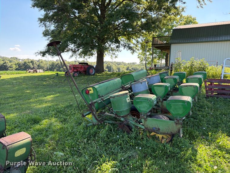 image for item FK3172 John Deere 1240 planter