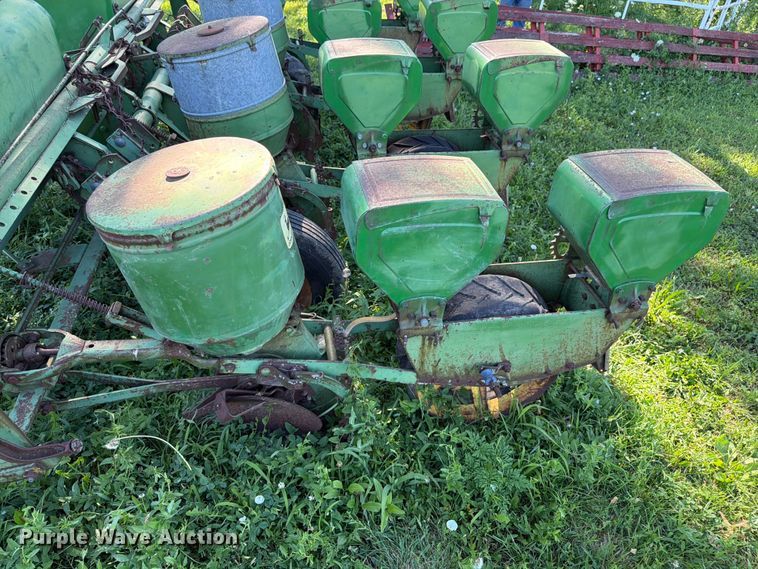 image for item FK3172 John Deere 1240 planter