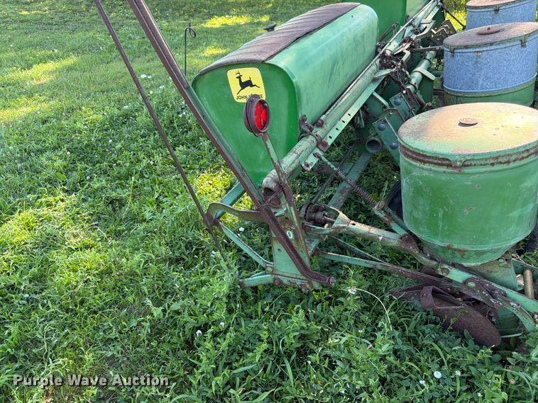 image for item FK3172 John Deere 1240 planter