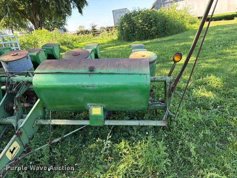 image for item FK3172 John Deere 1240 planter
